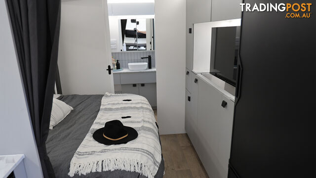 BIG RED 20 FT ENSUITE