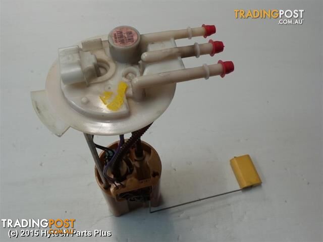 2004 HOLDEN COMMODORE FUEL PUMP ***