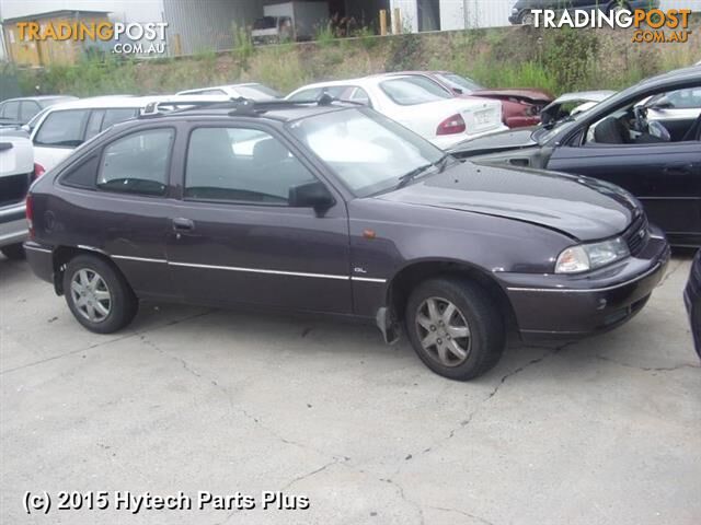 1996 DAEWOO CIELO LEFT GUARD 1 minor hail dent on top