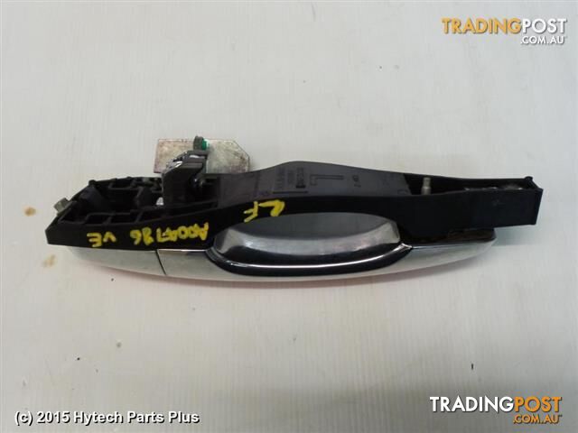 2010 HOLDEN COMMODORE DOOR HANDLE red + chrome