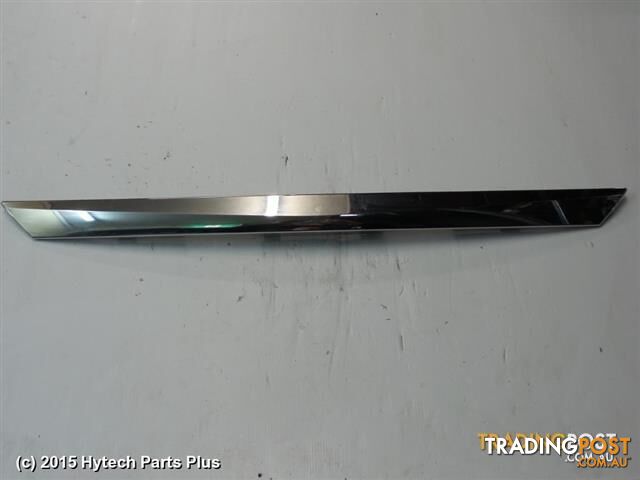 2013 NISSAN PULSAR REAR GARNISH chrome