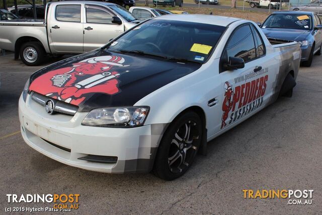 2007 HOLDEN COMMODORE RIGHT TAILLIGHT 6" scratch along bottom section