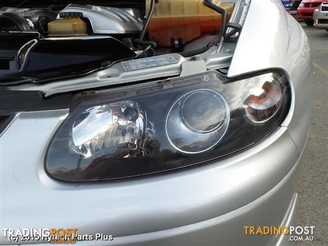 2005 HOLDEN MONARO LEFT Headlight minor stone pits