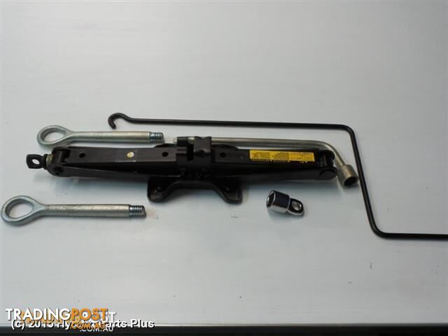 2005 TOYOTA KLUGER JACK/TOOL KIT