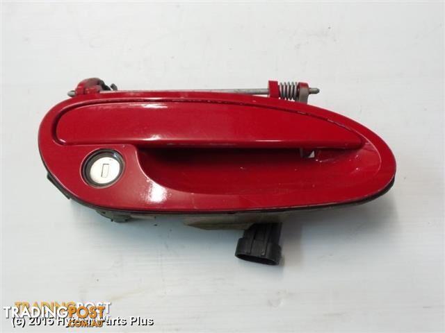 2002 HOLDEN COMMODORE DOOR HANDLE red