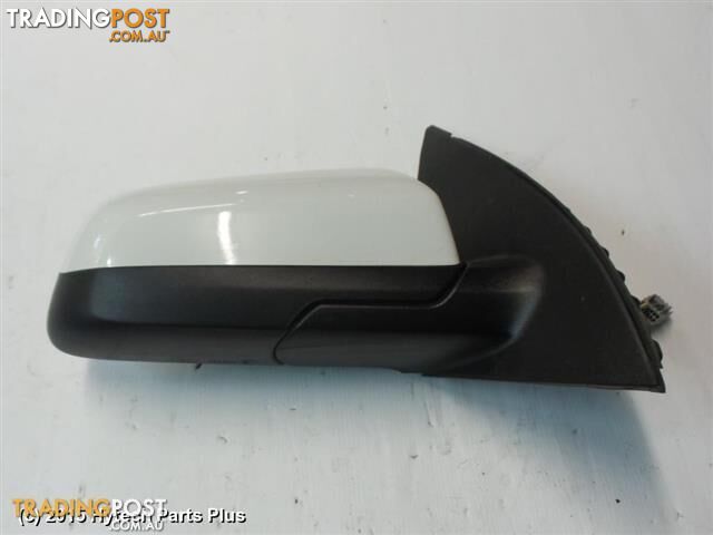 2014 HOLDEN COMMODORE RIGHT DOOR MIRROR white tested good