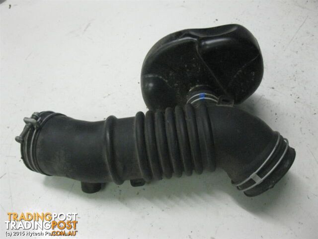 2012 TOYOTA HILUX AIR CLEANER DUCT/HOS 2.7l