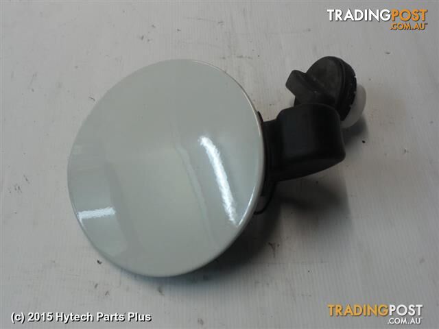 2014 HOLDEN COMMODORE FUEL DOOR / FILLER white sed.