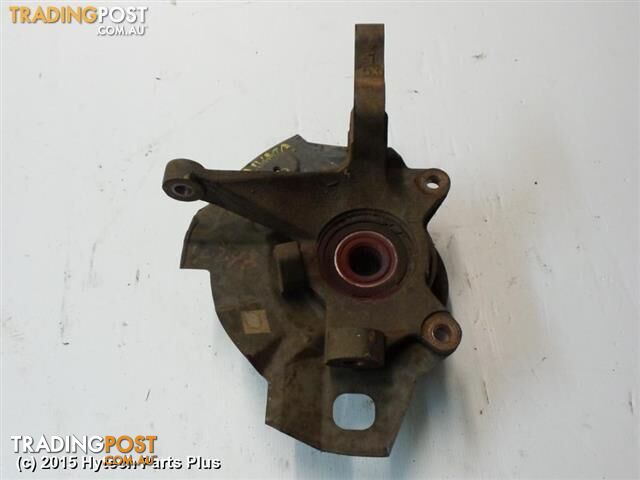2001 HYUNDAI ELANTRA LEFT FRONT HUB ASSEMBLY non abs
