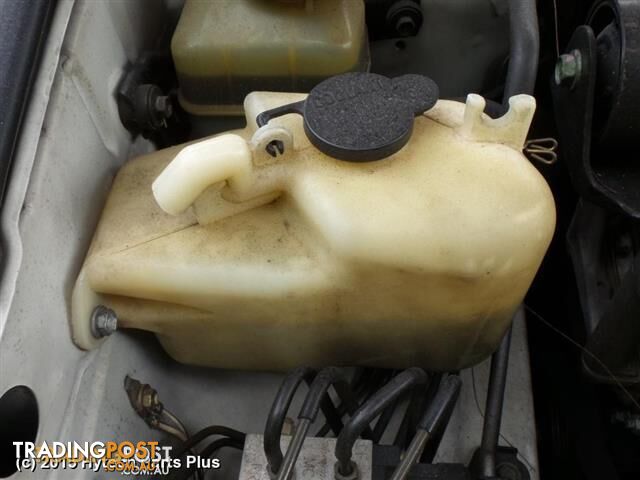 2003 TOYOTA CAMRY RIGHT Headlight small crack on bottom lug few small scratches