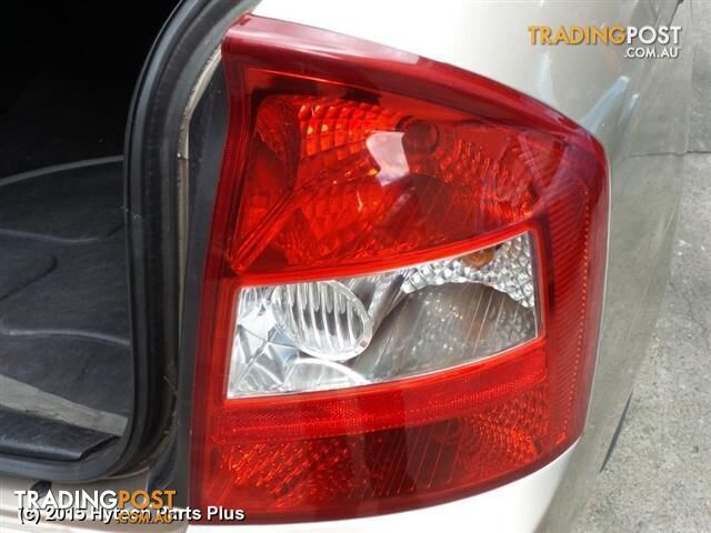 2004 KIA CERATO LEFT INDICATOR/FOG/SIDE minor stone marks