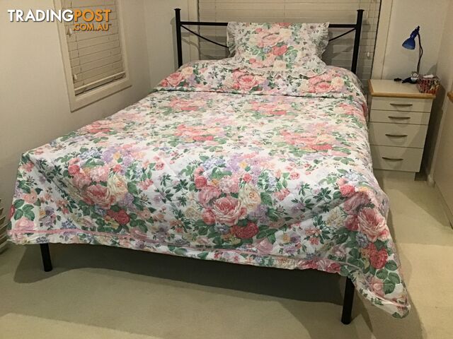 Sheriden Vintage Floral Queen Ruffled Edge Bed spread/quilt