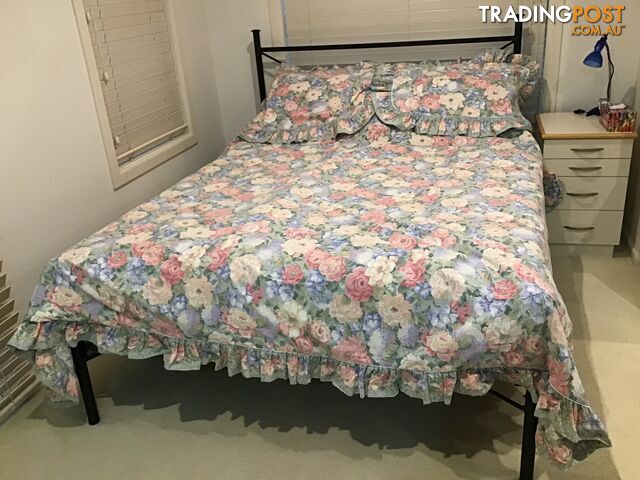 Sheridan Vintage Reversible Floral Queen Bed Quilt Set