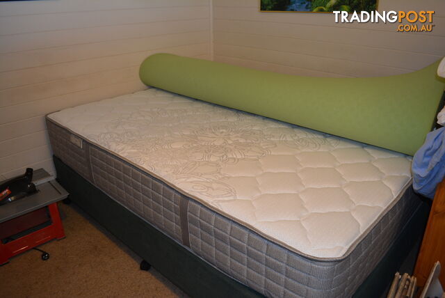 Sealy Posturpedic Queen size mattress extra firm