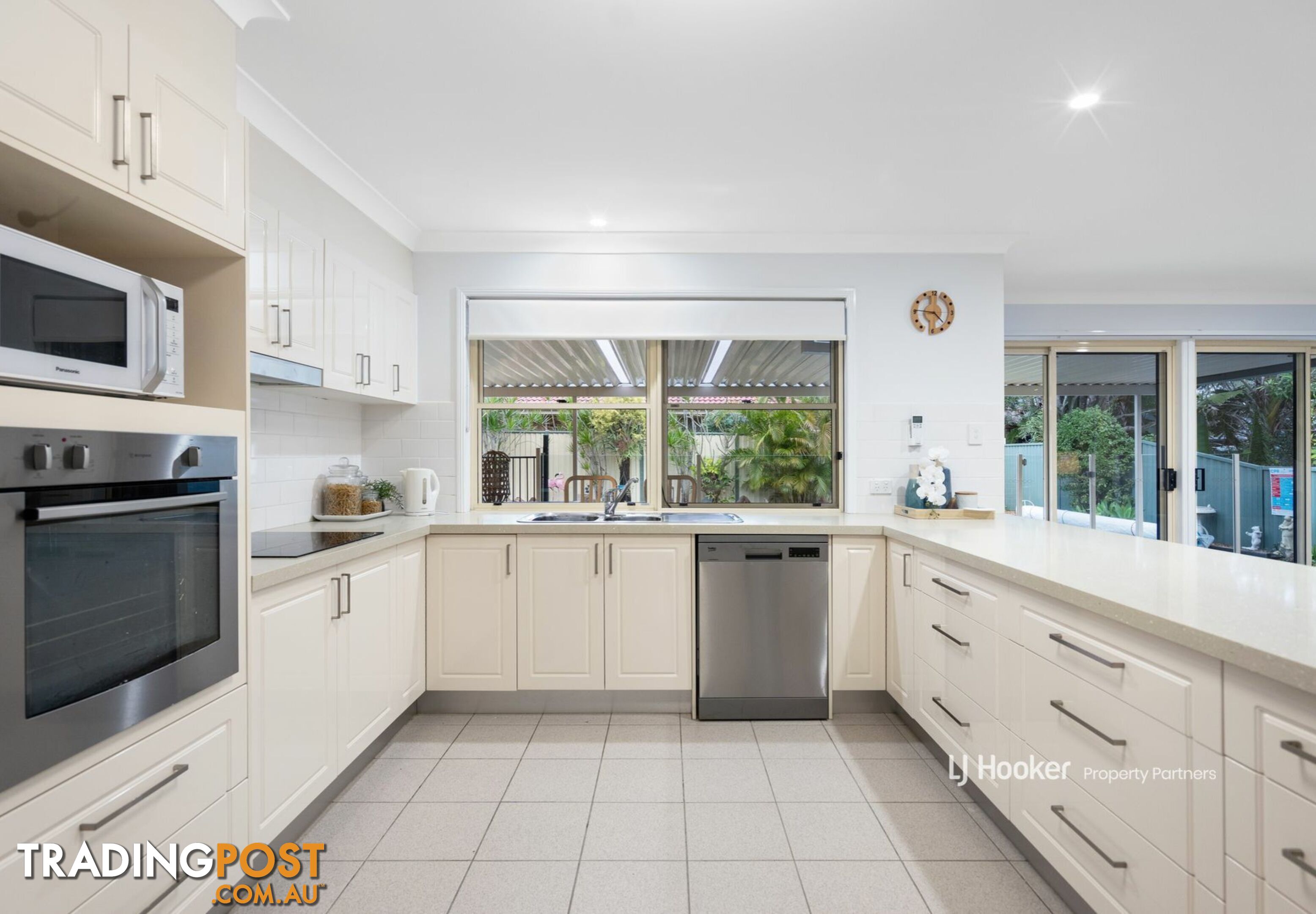 52 Swan Lake Crescent CALAMVALE QLD 4116