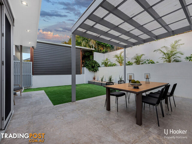 37 Derby Street HIGHGATE HILL QLD 4101