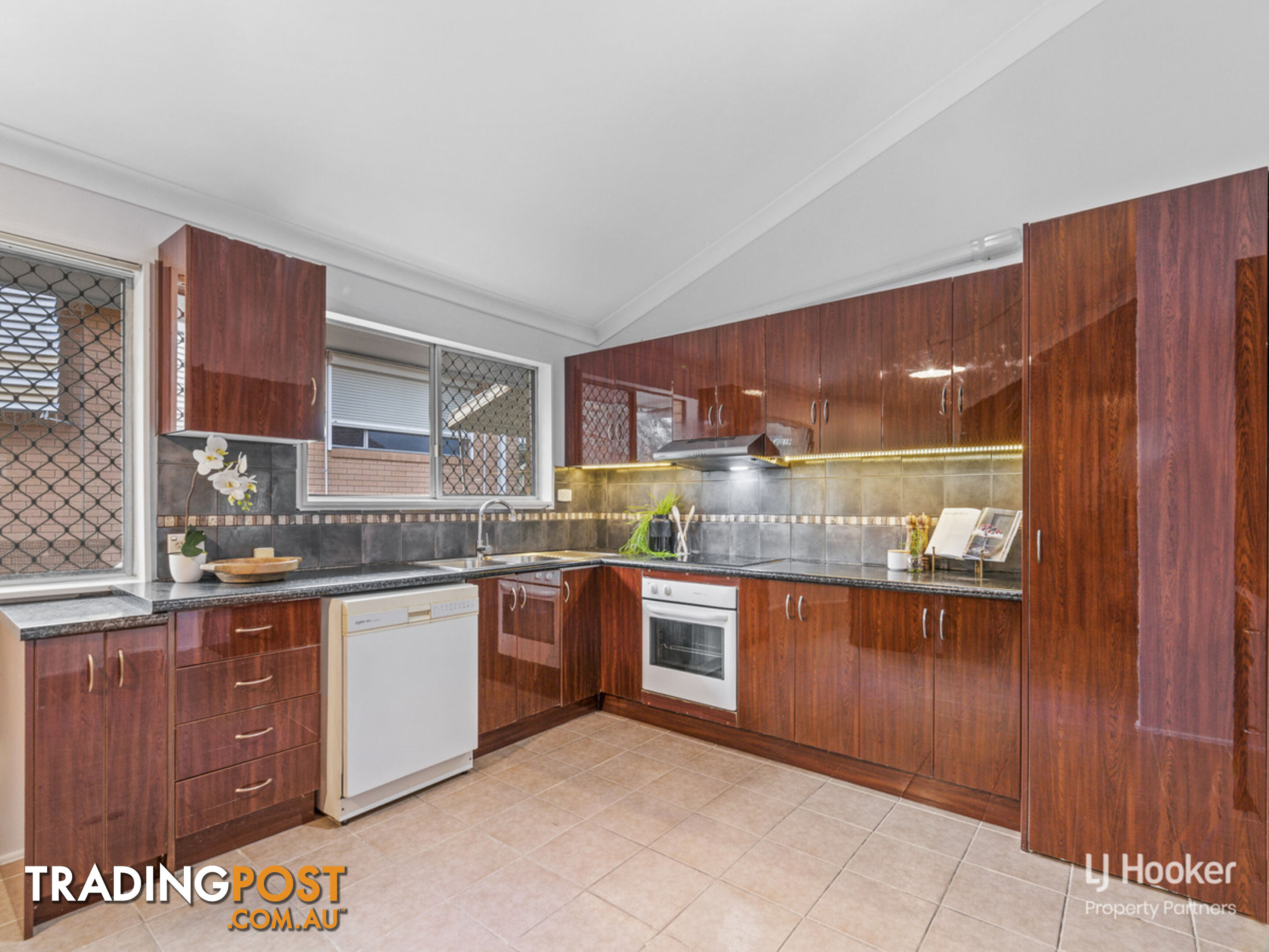 24 Copenhagen Street WISHART QLD 4122