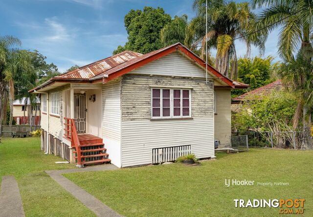 35 Steele Street HOLLAND PARK QLD 4121