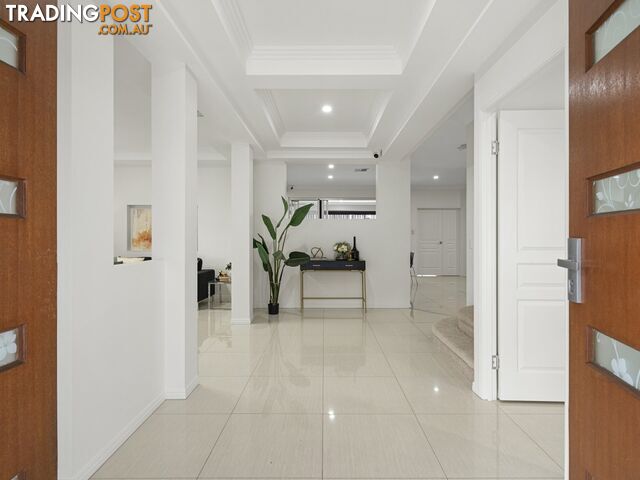 72 Levington Road EIGHT MILE PLAINS QLD 4113 - photo 2 of 25