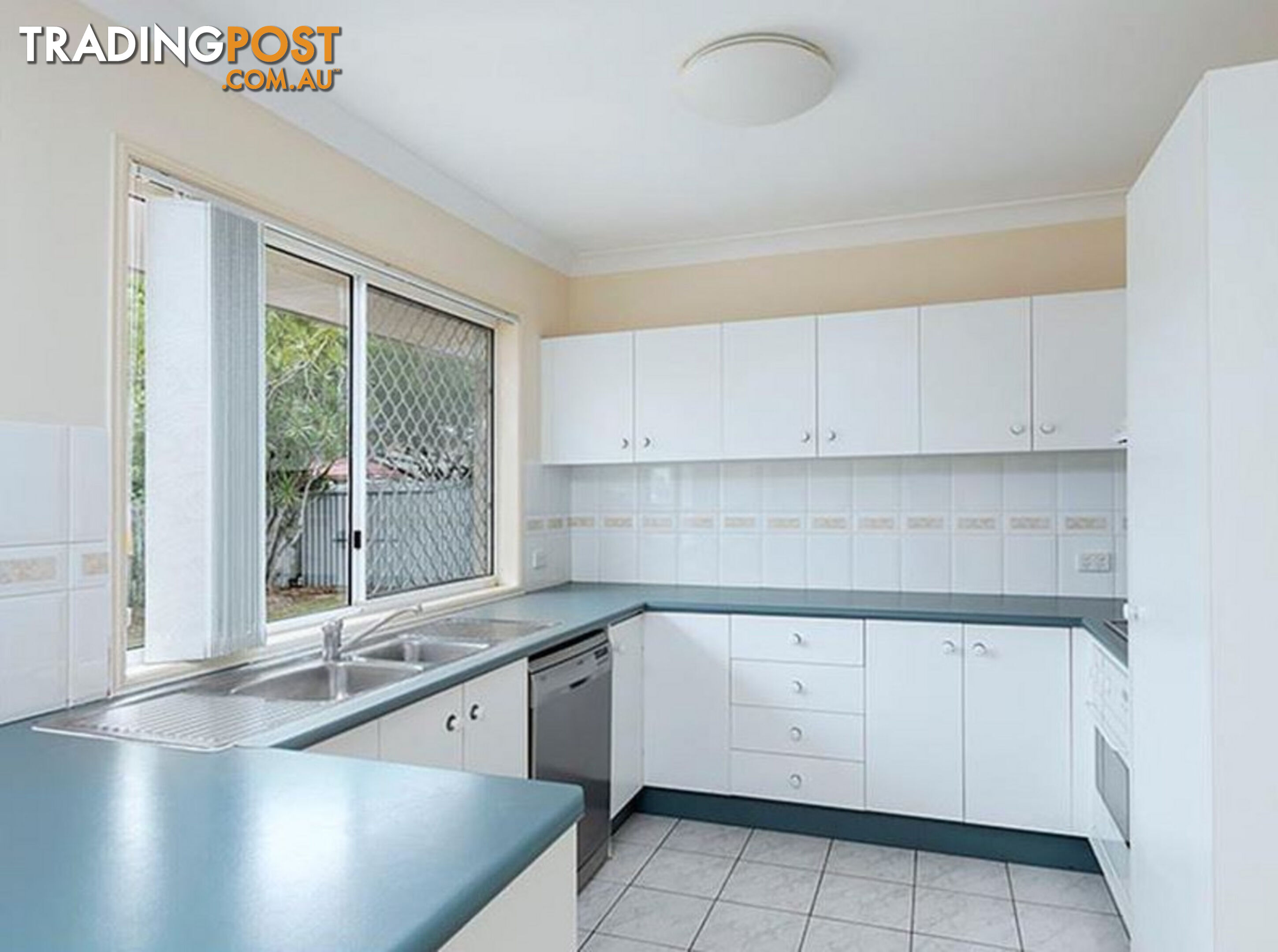 27 The Avenue SUNNYBANK HILLS QLD 4109