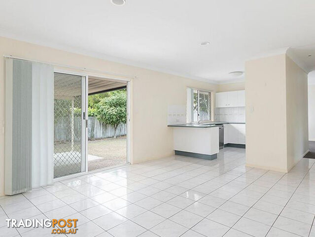 27 The Avenue SUNNYBANK HILLS QLD 4109