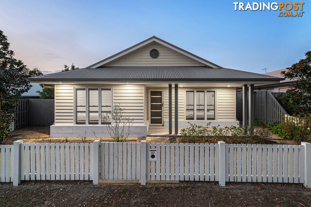 37 Vineyard Drive GREENBANK QLD 4124