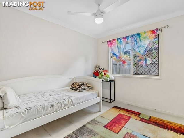 17 Elkhorn Street BELLBIRD PARK QLD 4300 - photo 5 of 13