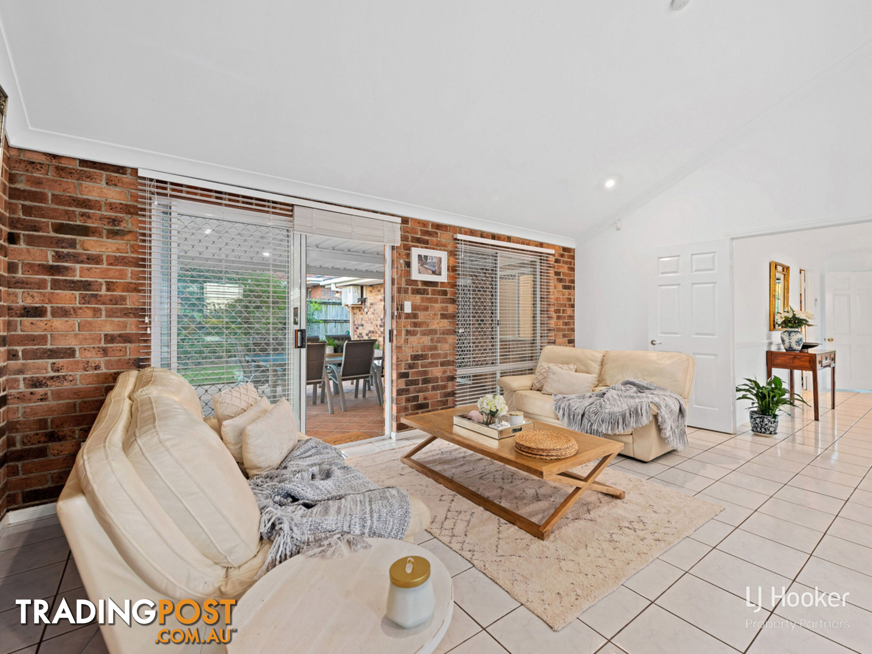 2 Pinecroft Close CALAMVALE QLD 4116