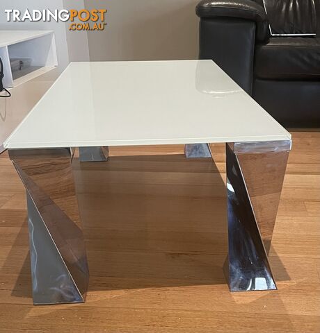 Gainsville white glass coffee table
