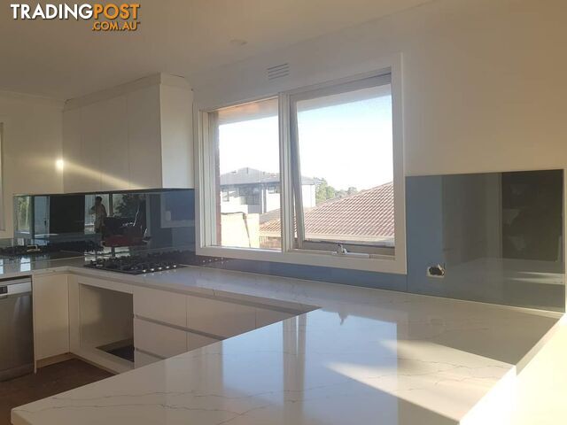 Glass splashbacks