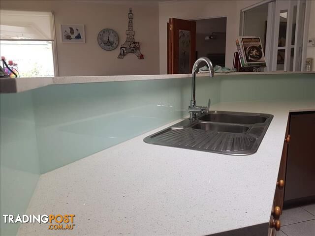 Glass splashbacks