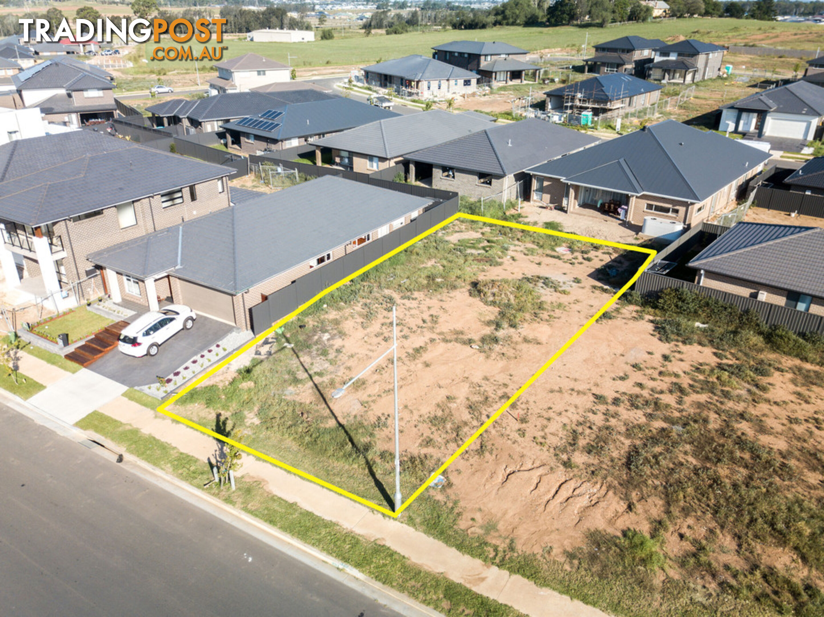 37 Banfield Drive ORAN PARK NSW 2570