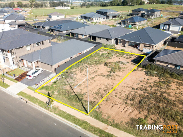 37 Banfield Drive ORAN PARK NSW 2570