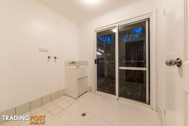 16 South Molle Boulevard CANNONVALE QLD 4802