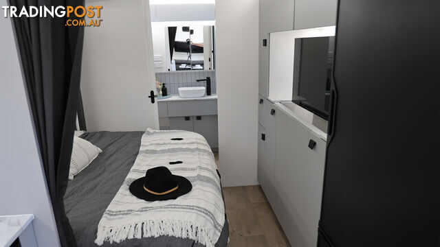 BIG RED 20 FT ENSUITE