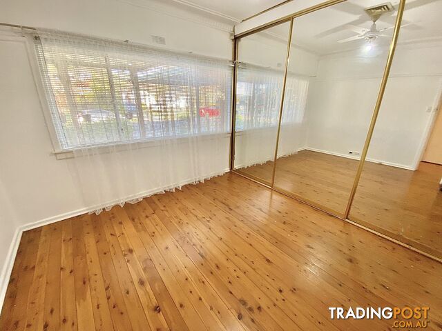 7 Nettleton Avenue RIVERWOOD NSW 2210 - photo 4 of 8