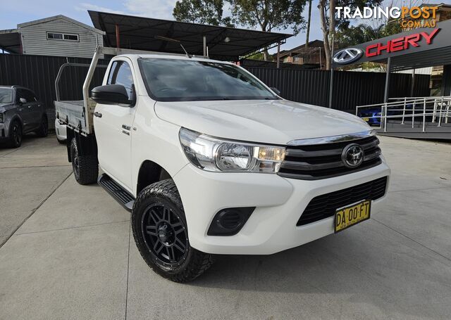 2020 TOYOTA HILUX   CAB CHASSIS