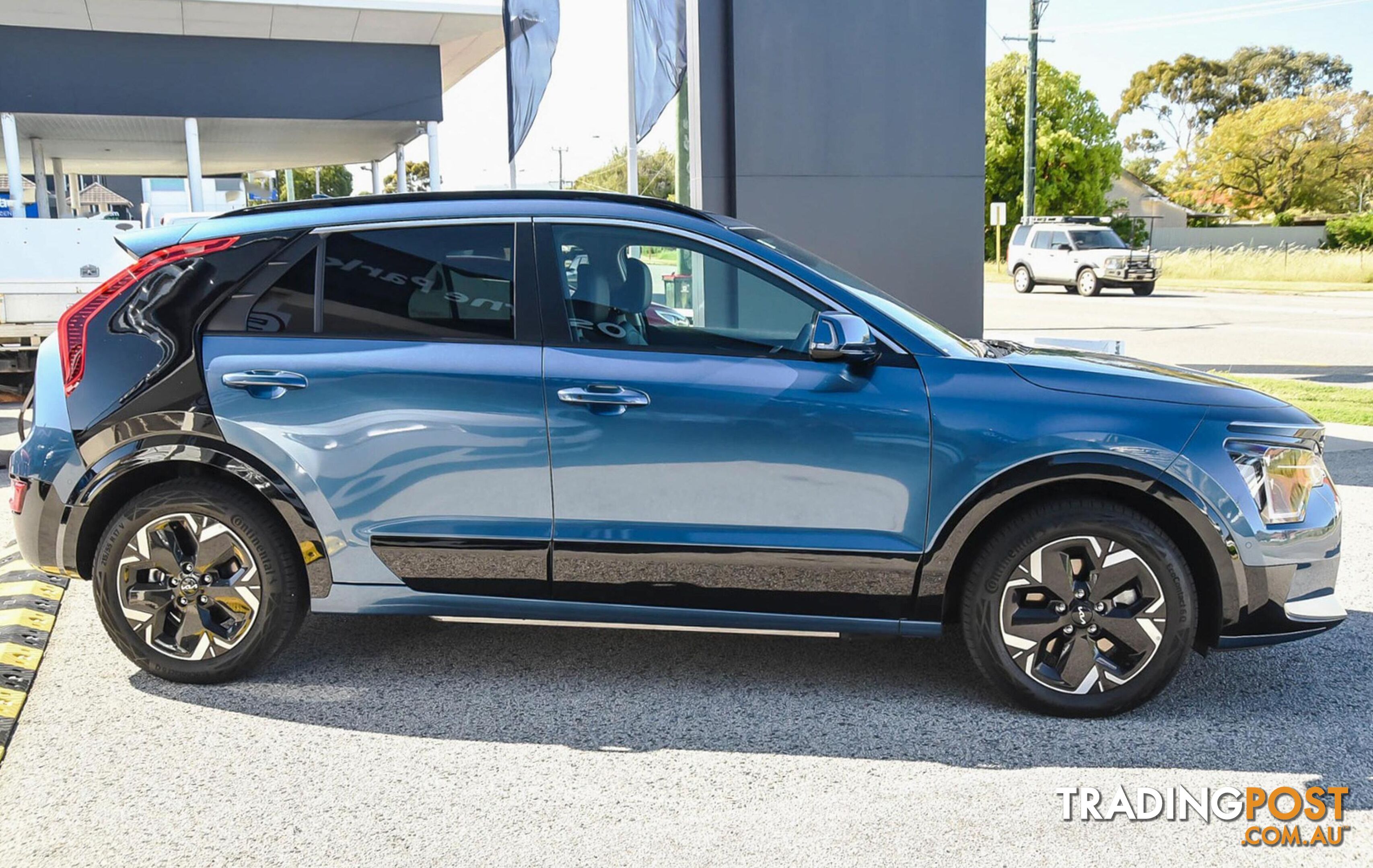 2023 KIA NIRO   SUV