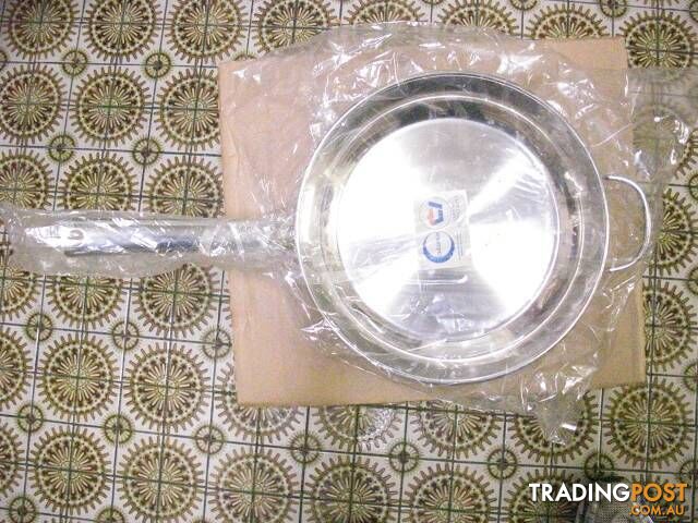 Cuisinox Gourmet MADE IN FRANCE 295MM Wide 50MM Deep - photo 3 of 8