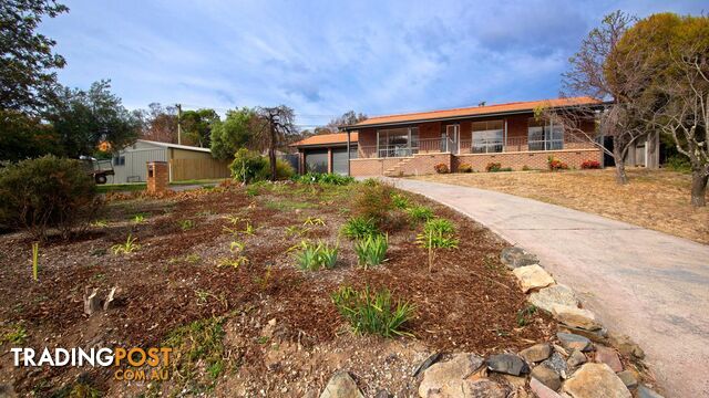 17 Sturdee Crescent MONASH ACT 2904