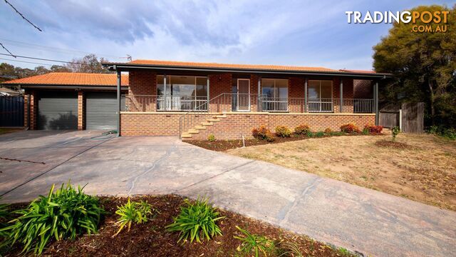 17 Sturdee Crescent MONASH ACT 2904