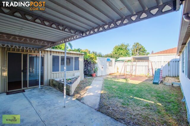 18 Navel Close Seville Grove, WA 6112