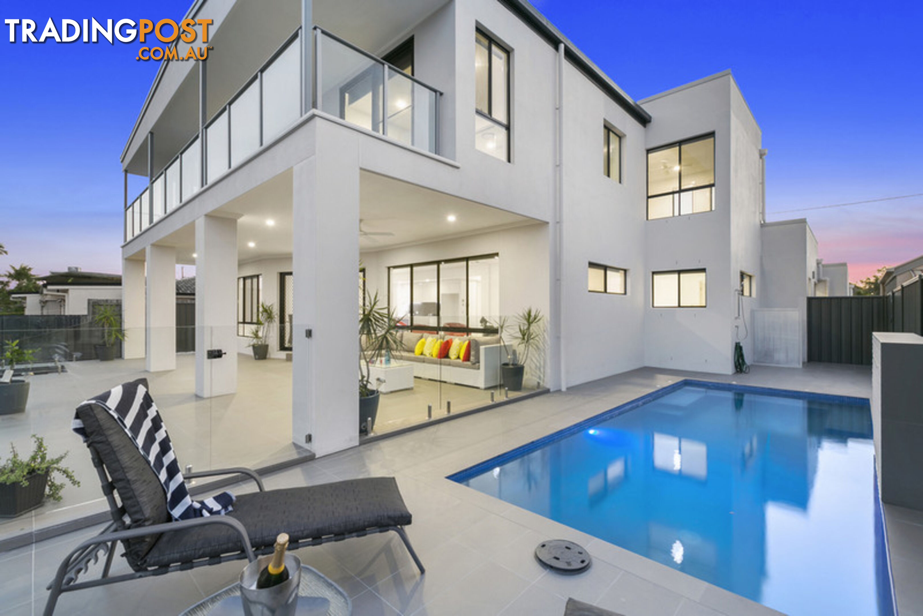 8 Crest View Key Broadbeach Waters QLD 4218