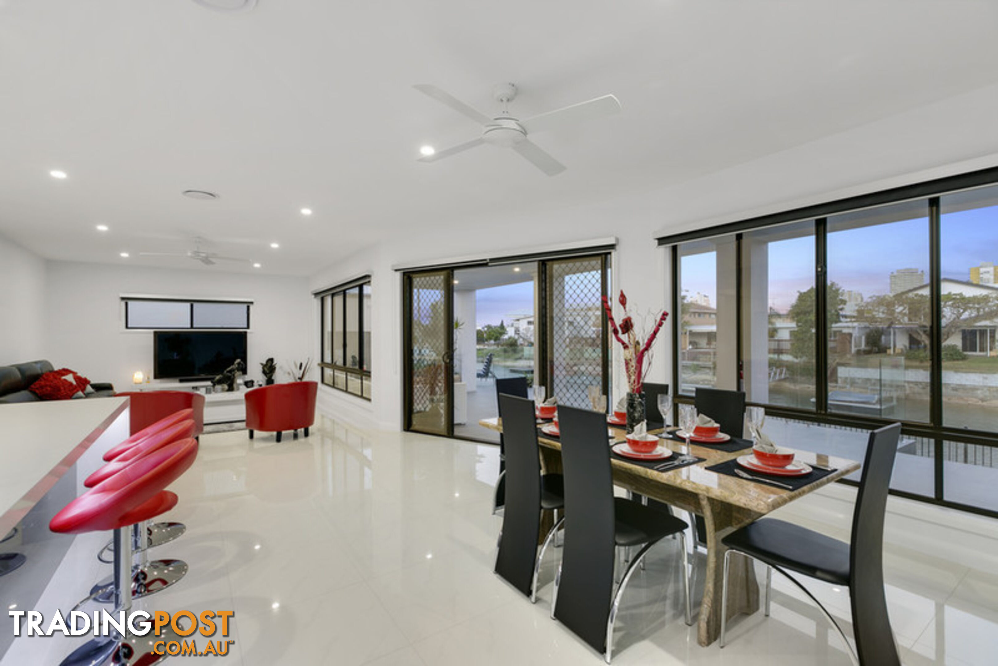 8 Crest View Key Broadbeach Waters QLD 4218