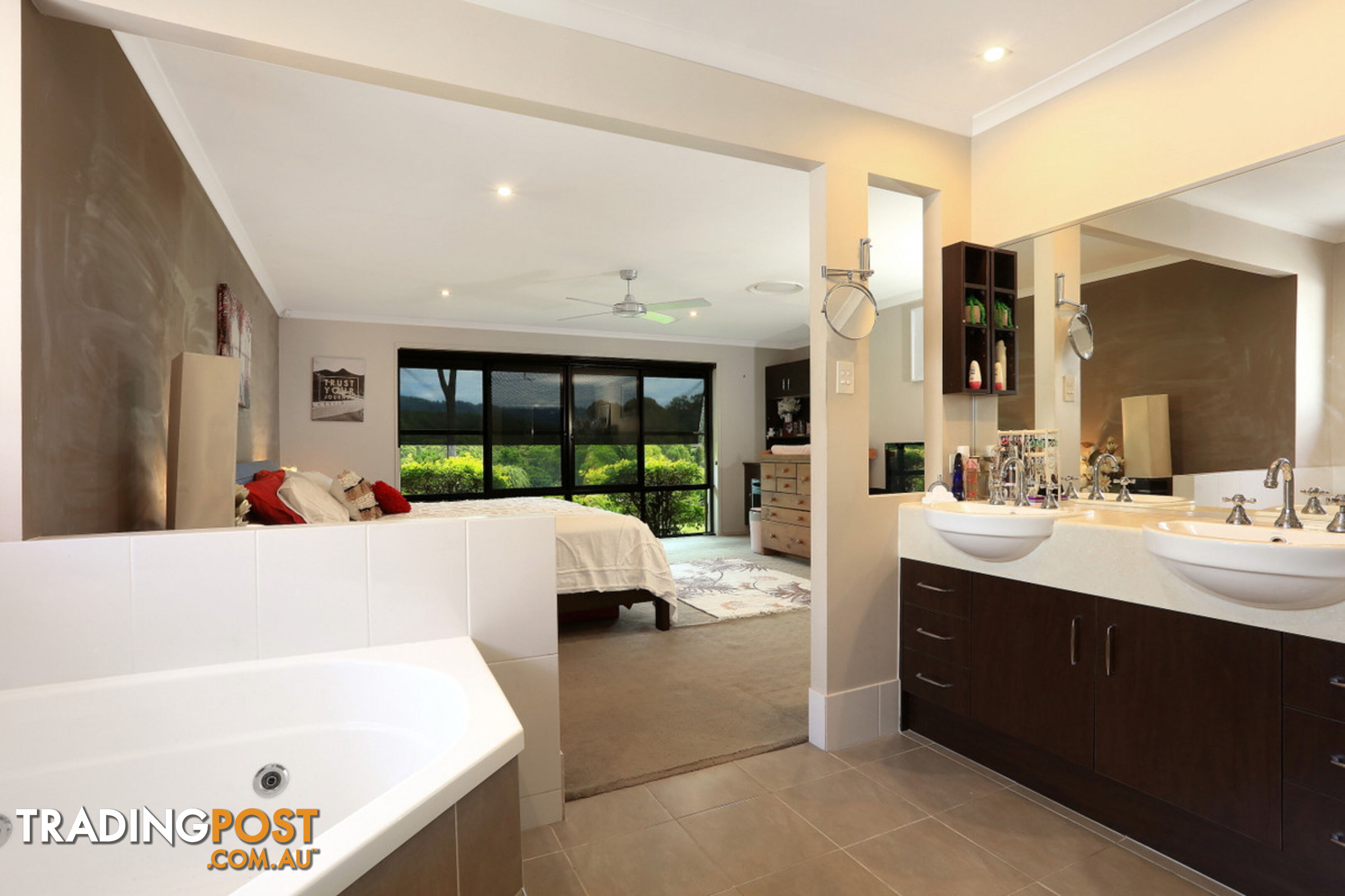 54 Mountain View Crest MOUNT NATHAN QLD 4211