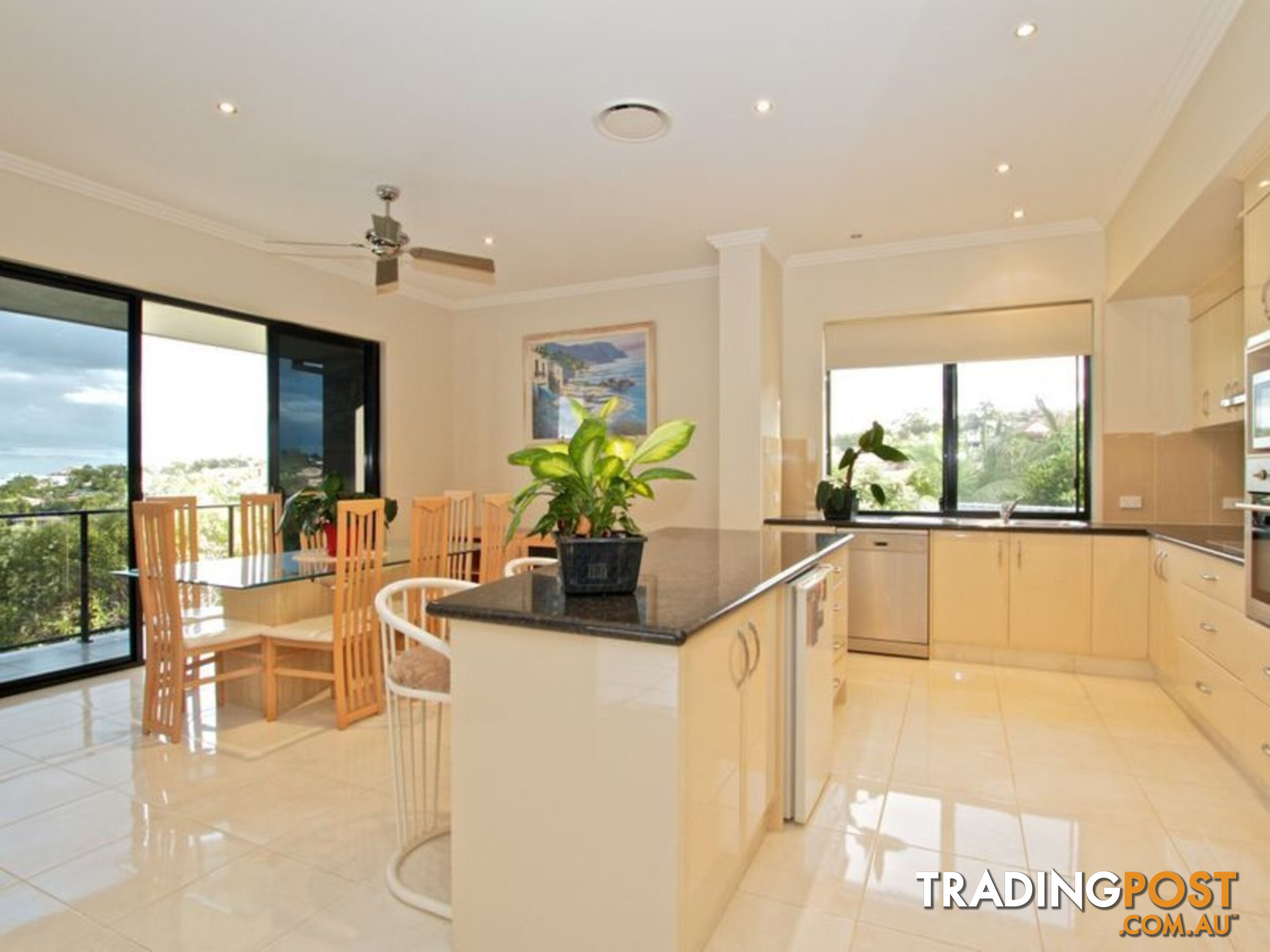 18 Bellavista Close HIGHLAND PARK QLD 4211