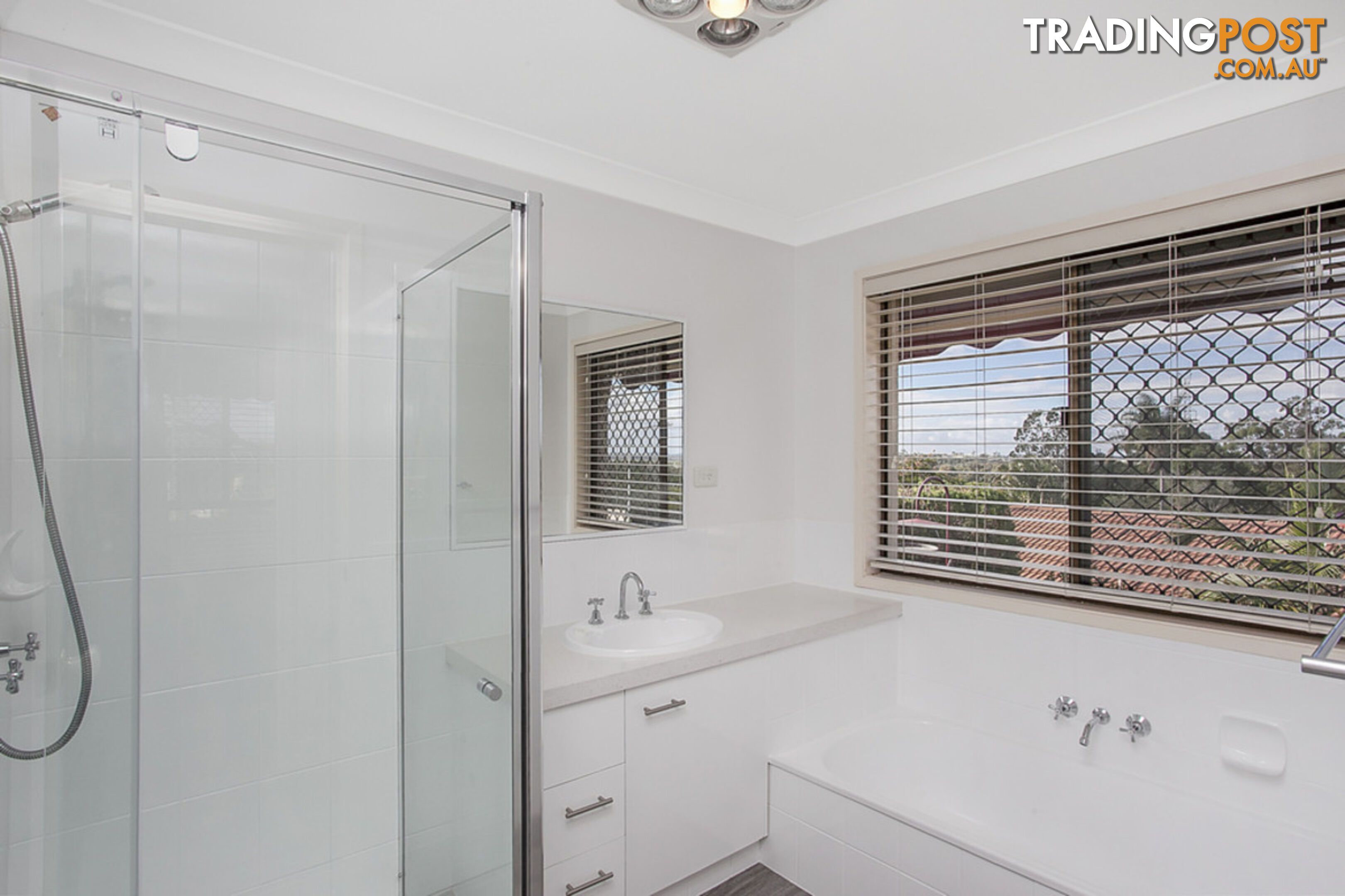 1 Jindabyne Court HIGHLAND PARK QLD 4211