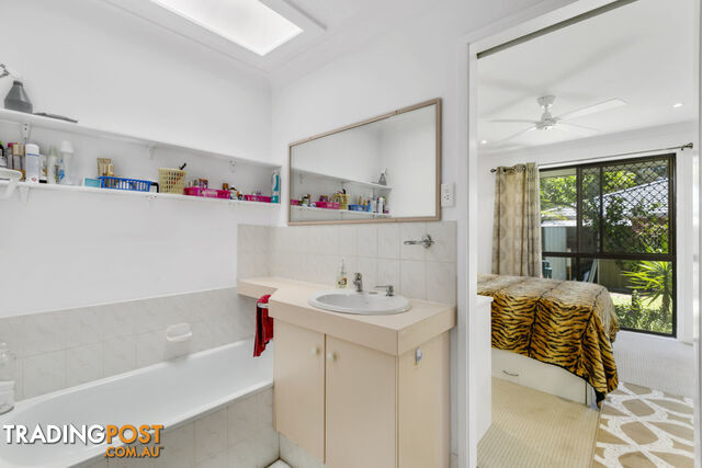 2/3 Jessica Court ARUNDEL QLD 4214