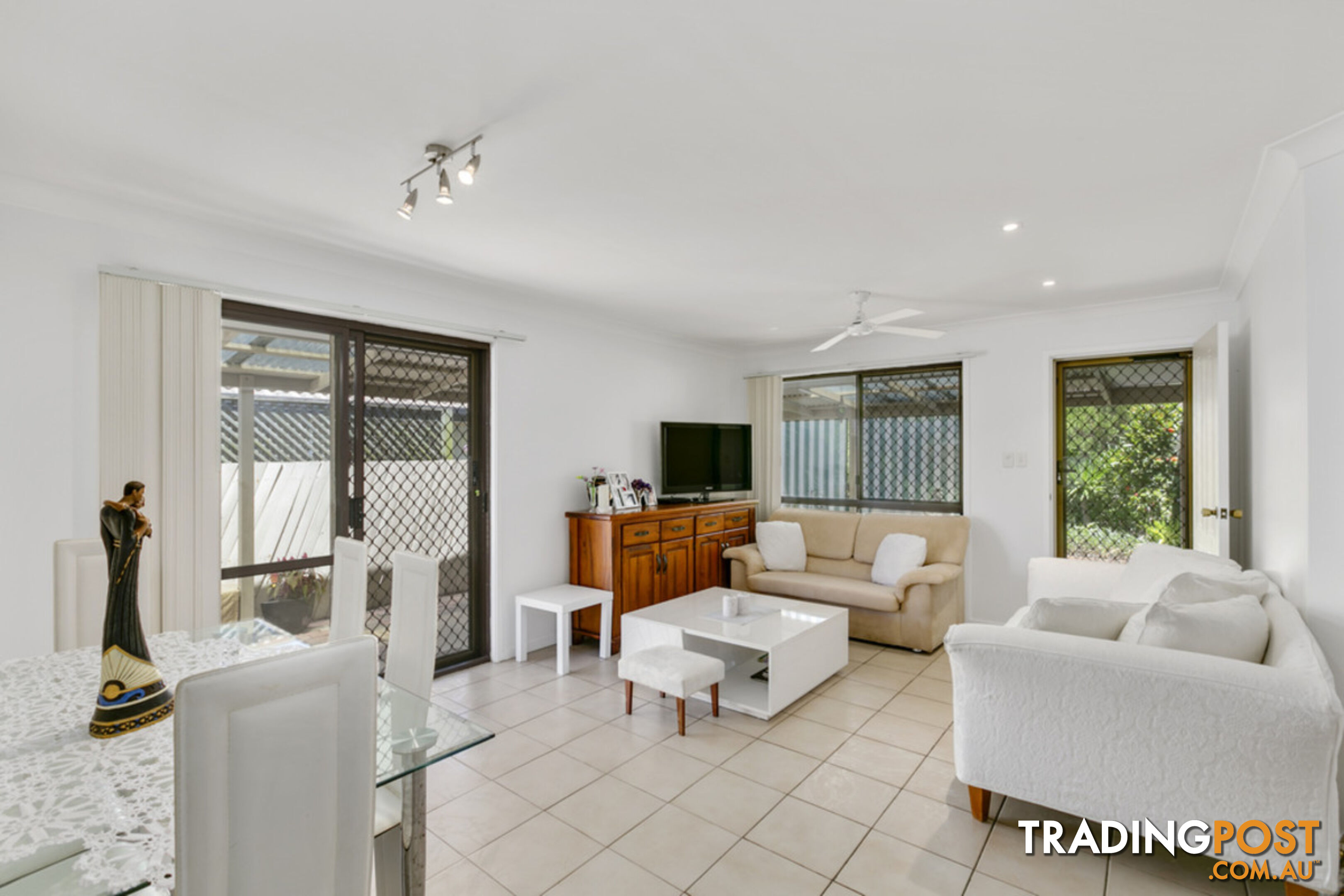 2/3 Jessica Court ARUNDEL QLD 4214