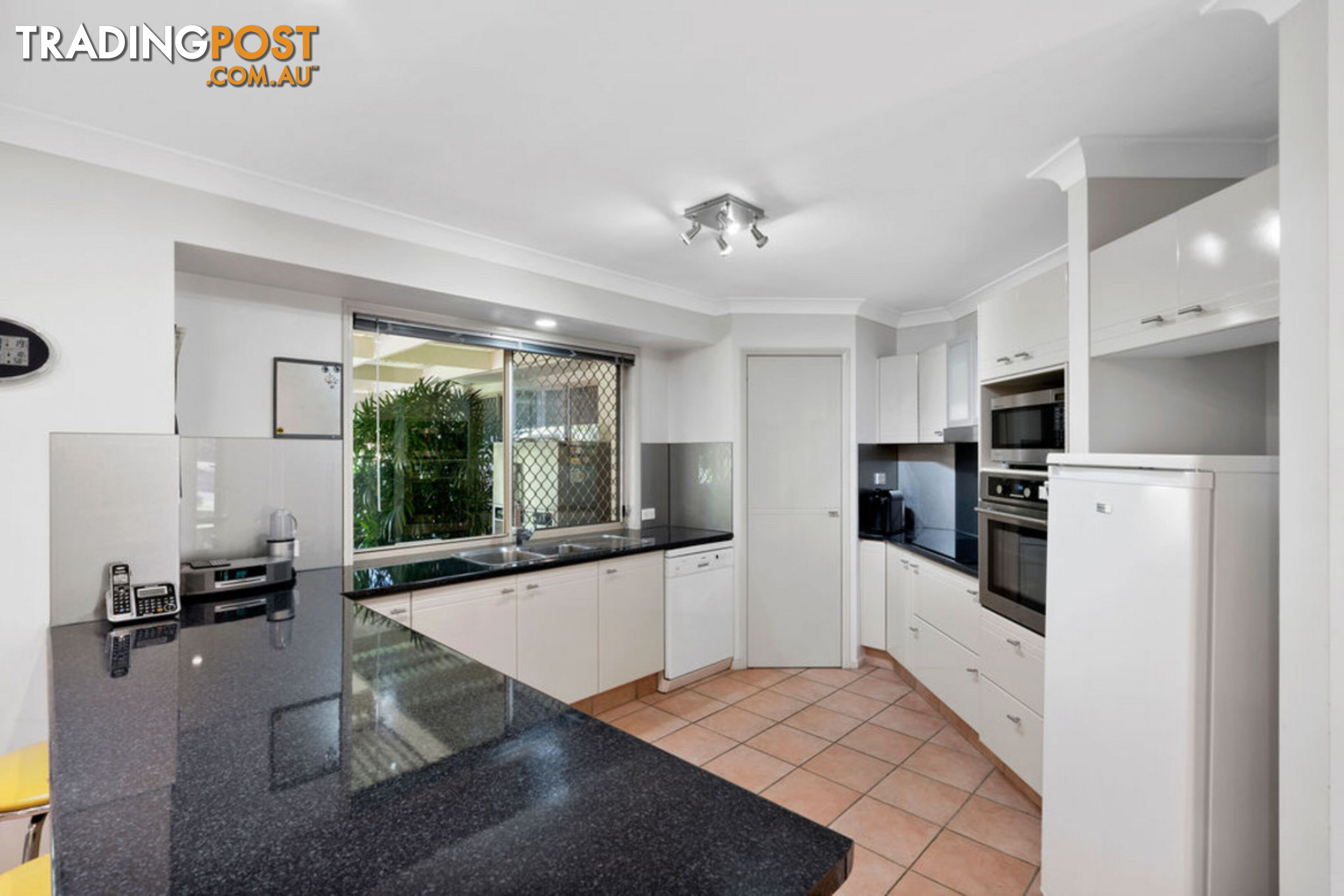 1 Nairn Court HIGHLAND PARK QLD 4211